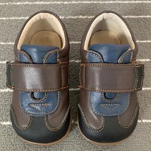 See Kai Run Sturdy Toddler Boys Shoe (Size 6 as seen in bottom of shoe)